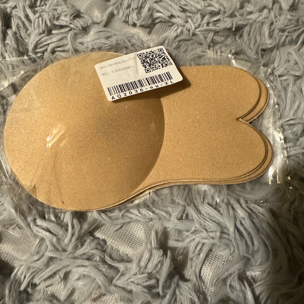 Seamless Adhesive Bra in Tan